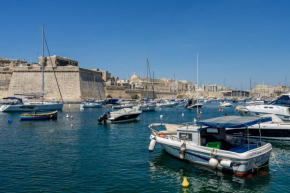 Kalkara's Seafront Flat 30mins from Valletta City!